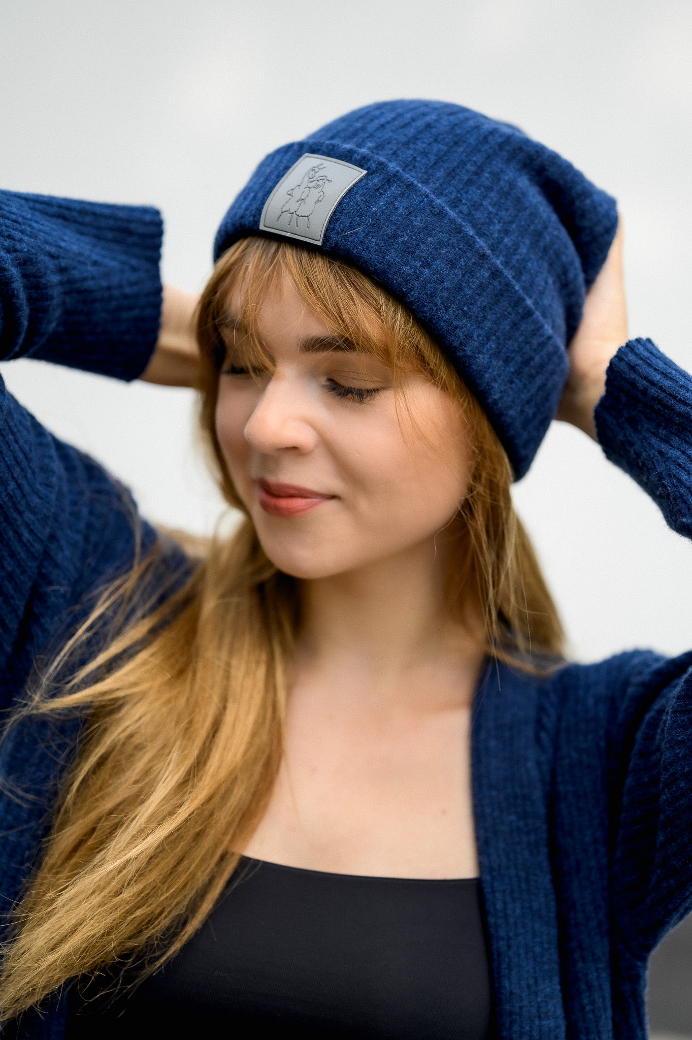 Navy merino and cashmere wool hat with reflector