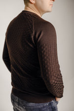 Load image into Gallery viewer, Tamsiai rudos spalvos megztinis vyrams
