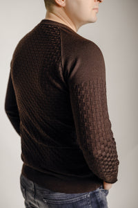 Tamsiai rudos spalvos megztinis vyrams