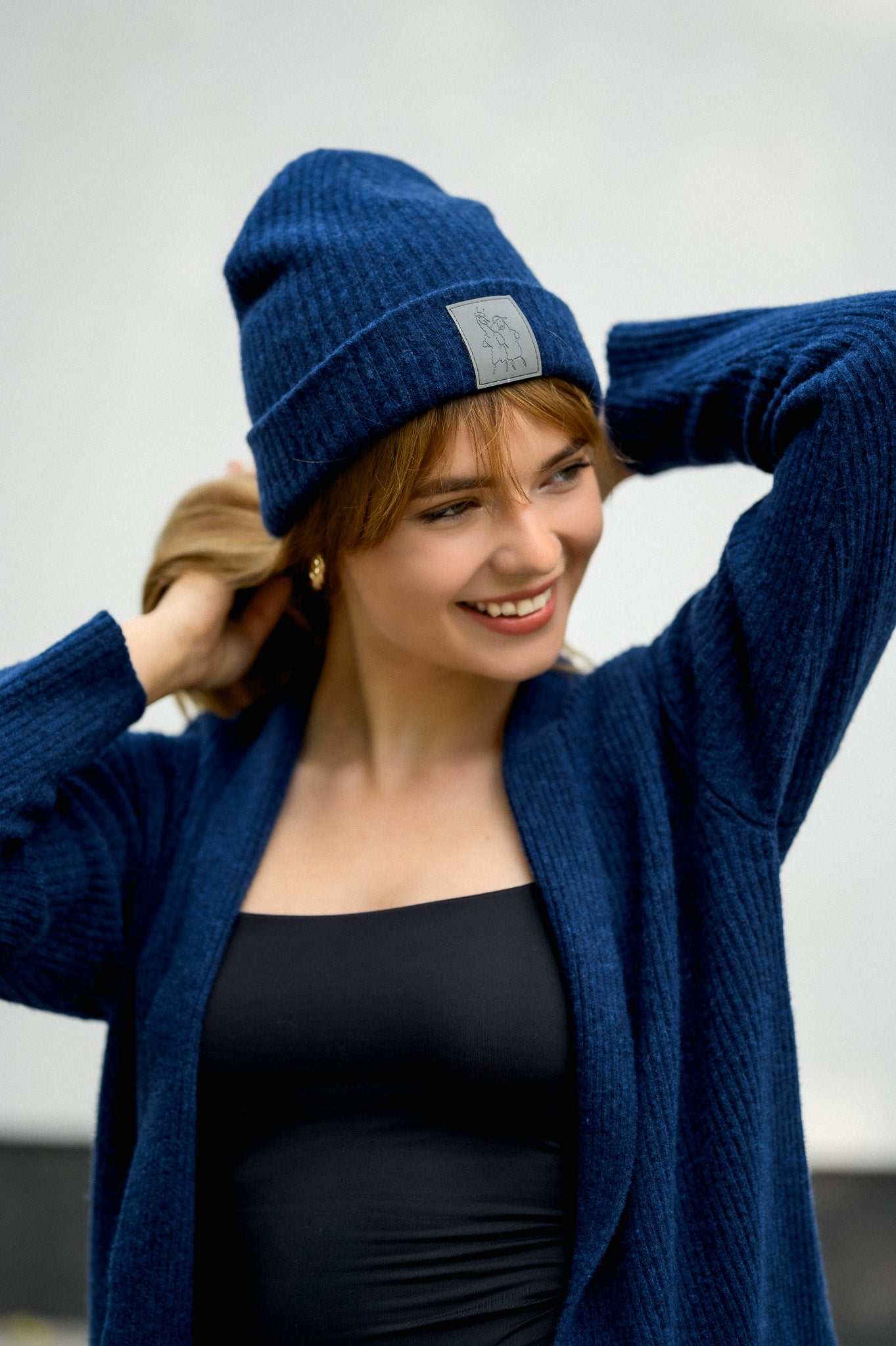 Navy merino and cashmere wool hat with reflector