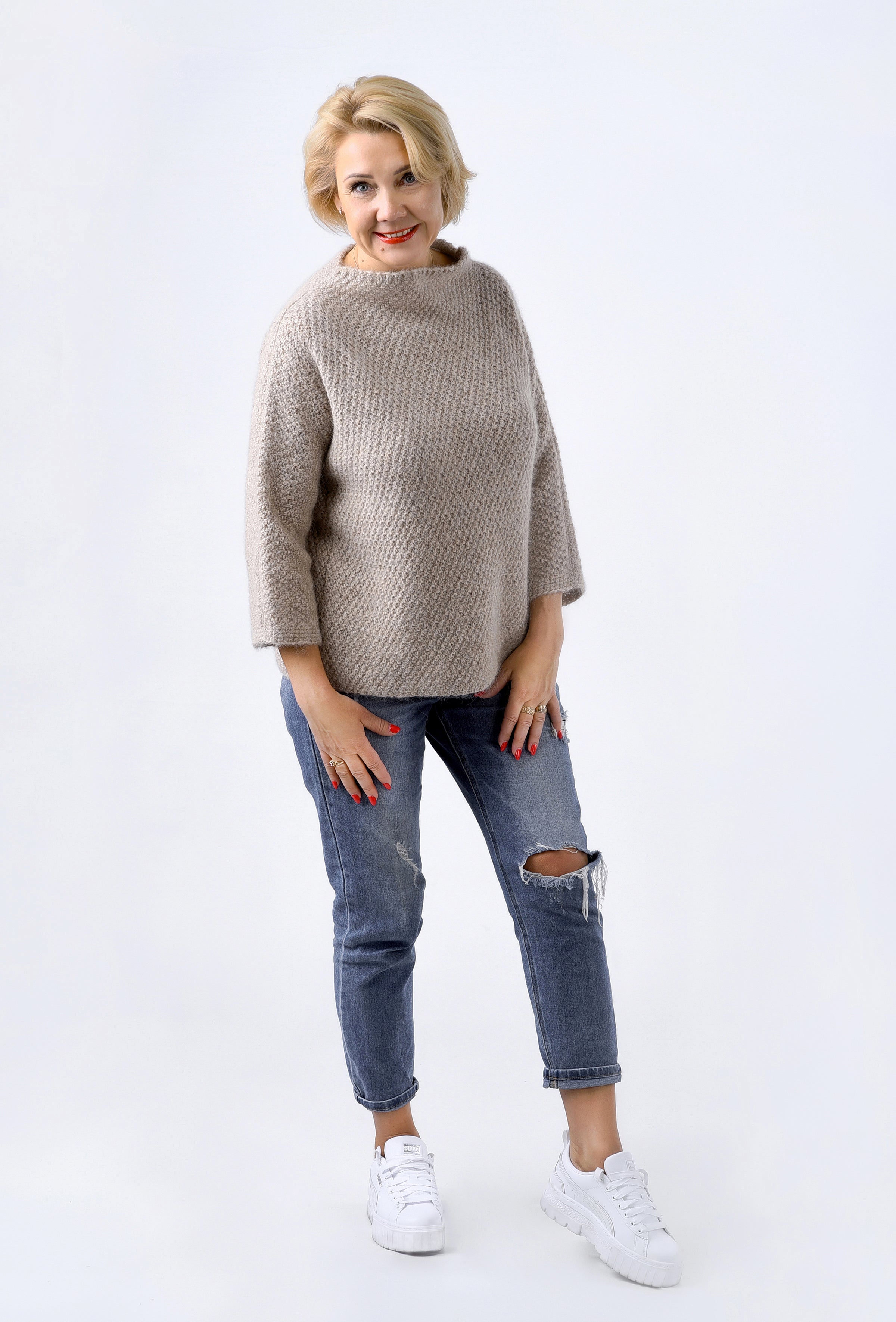 Oversize tipo moteriškas megztinis
