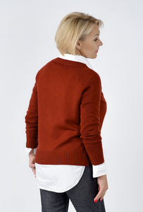 Laisvo kirpimo rudos spalvos megztas megztinis