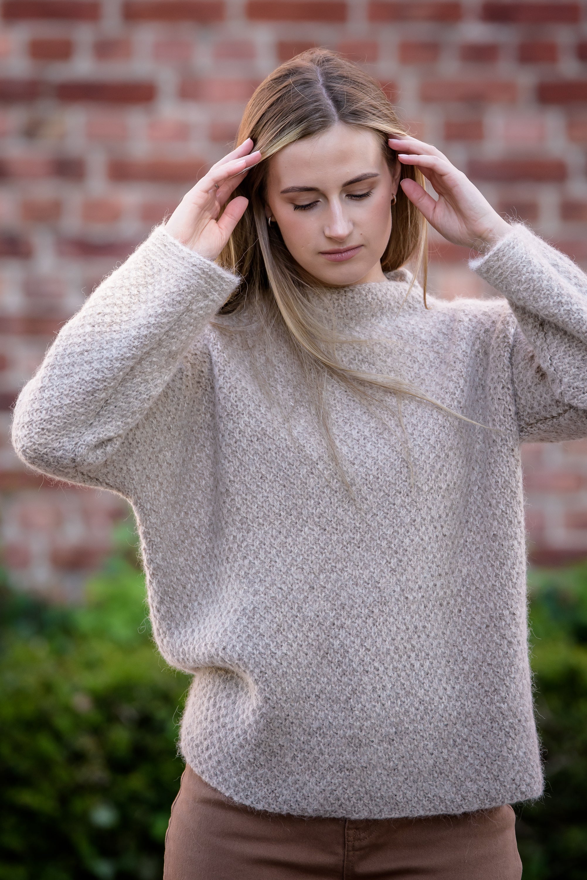 Laisvo stiliaus megztas moteriškas megztinis